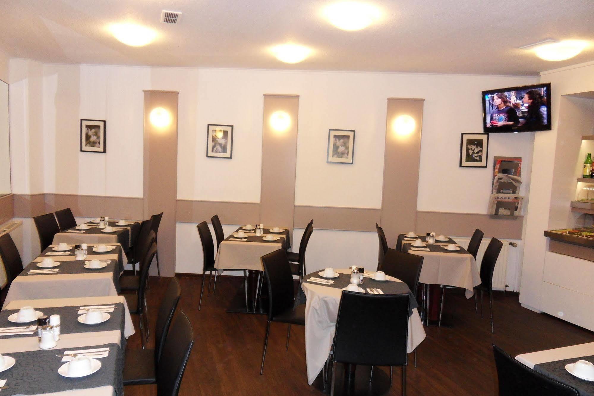 Carlton Hotel Frankfurt am Main ภายนอก รูปภาพ