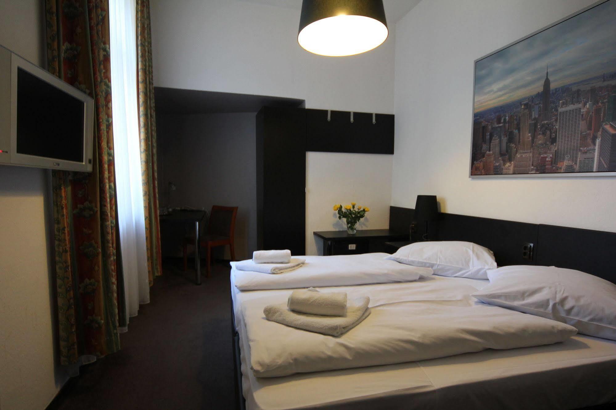 Carlton Hotel Frankfurt am Main ภายนอก รูปภาพ
