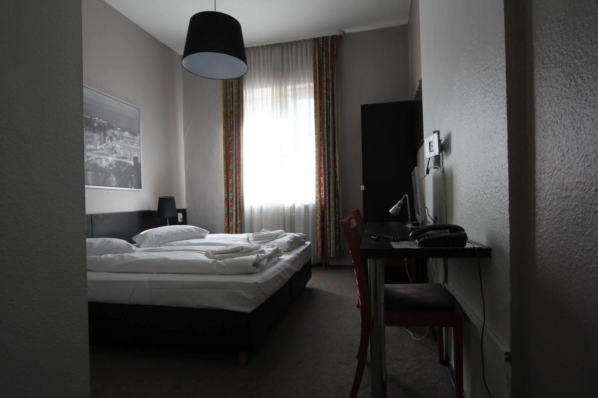 Carlton Hotel Frankfurt am Main ภายนอก รูปภาพ